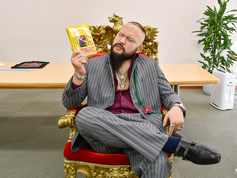 【グレート-O-カーン特別インタビュー】『帝国書記官のおしごと』待望の書籍化!金言炸裂「これを買って帝国民入りし、納税せい!!」