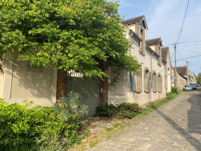 日本とグレーの交流を深めた事業の成果である「黒田清輝通り」。2001年10月7日が命名式で、2026年は25周年記念の年となります。