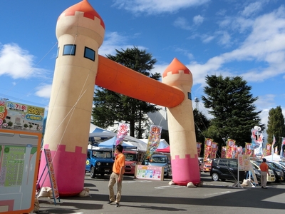 大きなアーチがお出迎え　