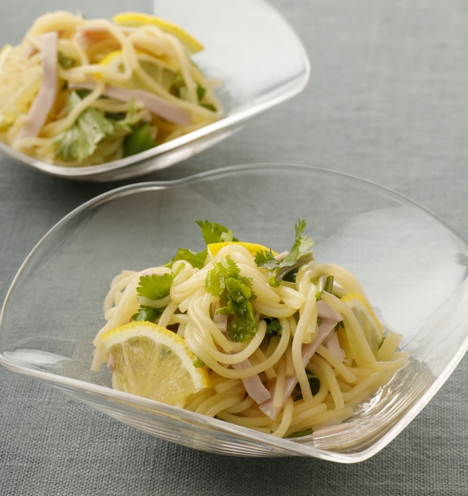 「ハムとパクチーのレモン風味サラダ」:ナンプラー&レモンで、エスニック風アレンジもお手のもの♪