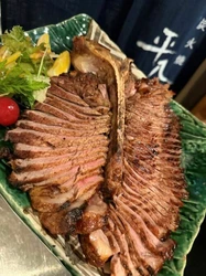 阪神タイガース優勝記念 特製Tボーンステーキ　 1キロ超えの骨付き肉を炭火で豪快に焼き上げる優勝記念メニューを 大阪・天神橋「炭火焼 平八郎」で 10月6日から日本シリーズ終了まで、1日3食限定発売開始