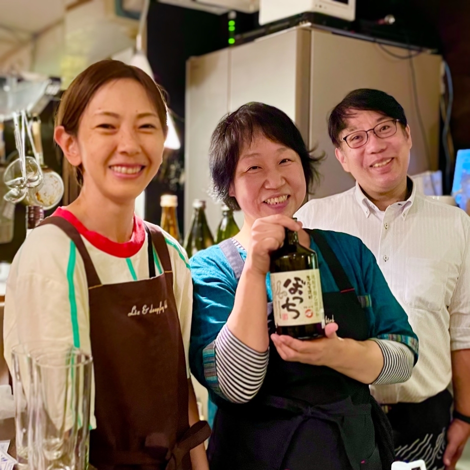 店主ニッシーさん(中央)