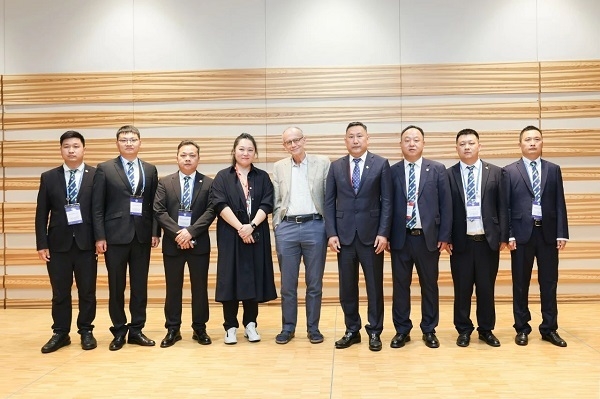 ノーベル賞受賞者トーマス・スードフ氏との記念撮影(4)