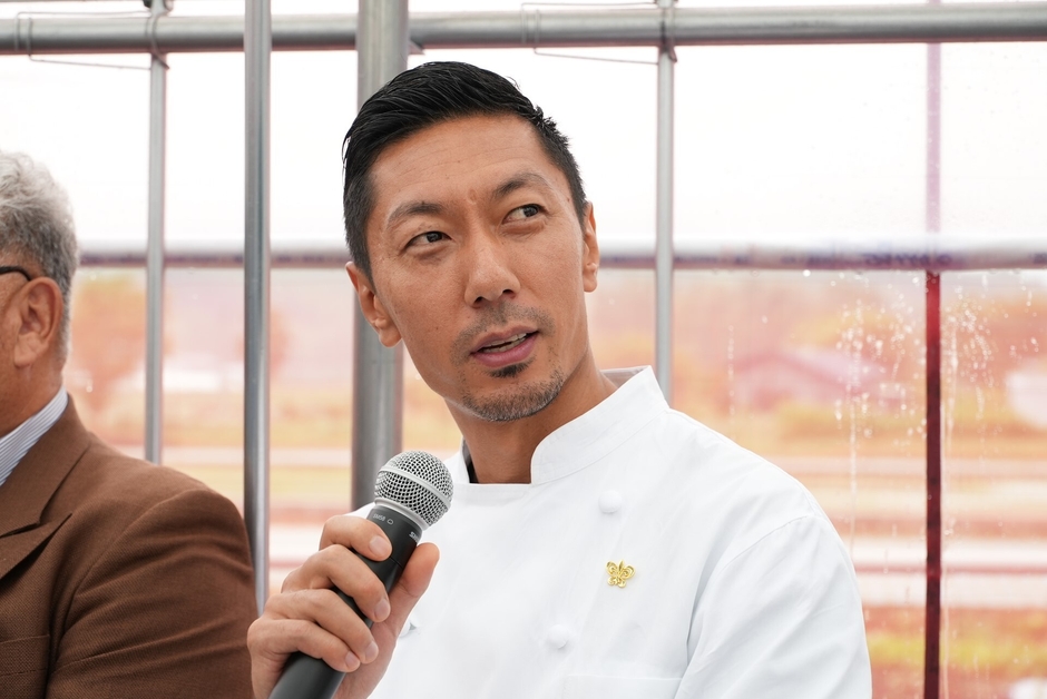 ENOWA FARMで毎年新しい野菜に挑戦してきた経験を踏まえ、今回のプロジェクトによって食材づくりの幅がさらに広がることに期待(ENOWA YUFUIN エグゼクティブシェフのタシ・ジャムツォ氏)