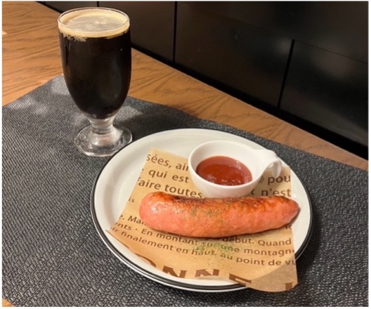 肉が旨いカフェNICK STOCK 「選べるクラフトビールと極太ソーセージ」のセット 1,078円(税込)