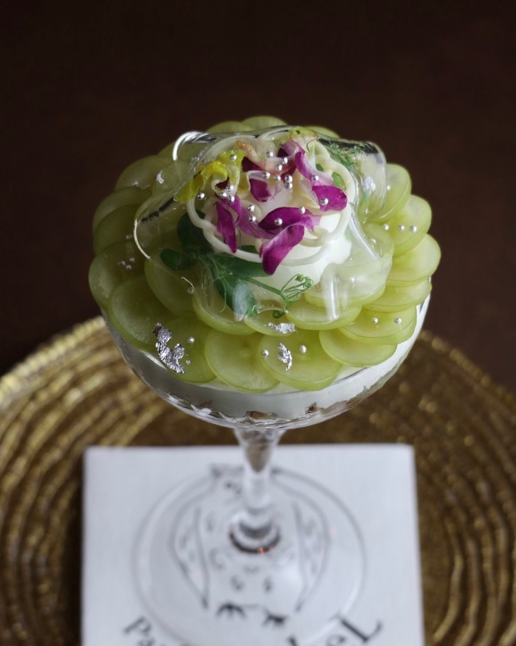 『照らすブドウのベール』