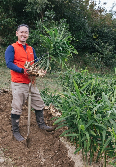 生産者：菊地康智さん (撮影：イトウタカムネ)