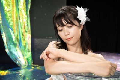 穏やかな表情の吉志柚香