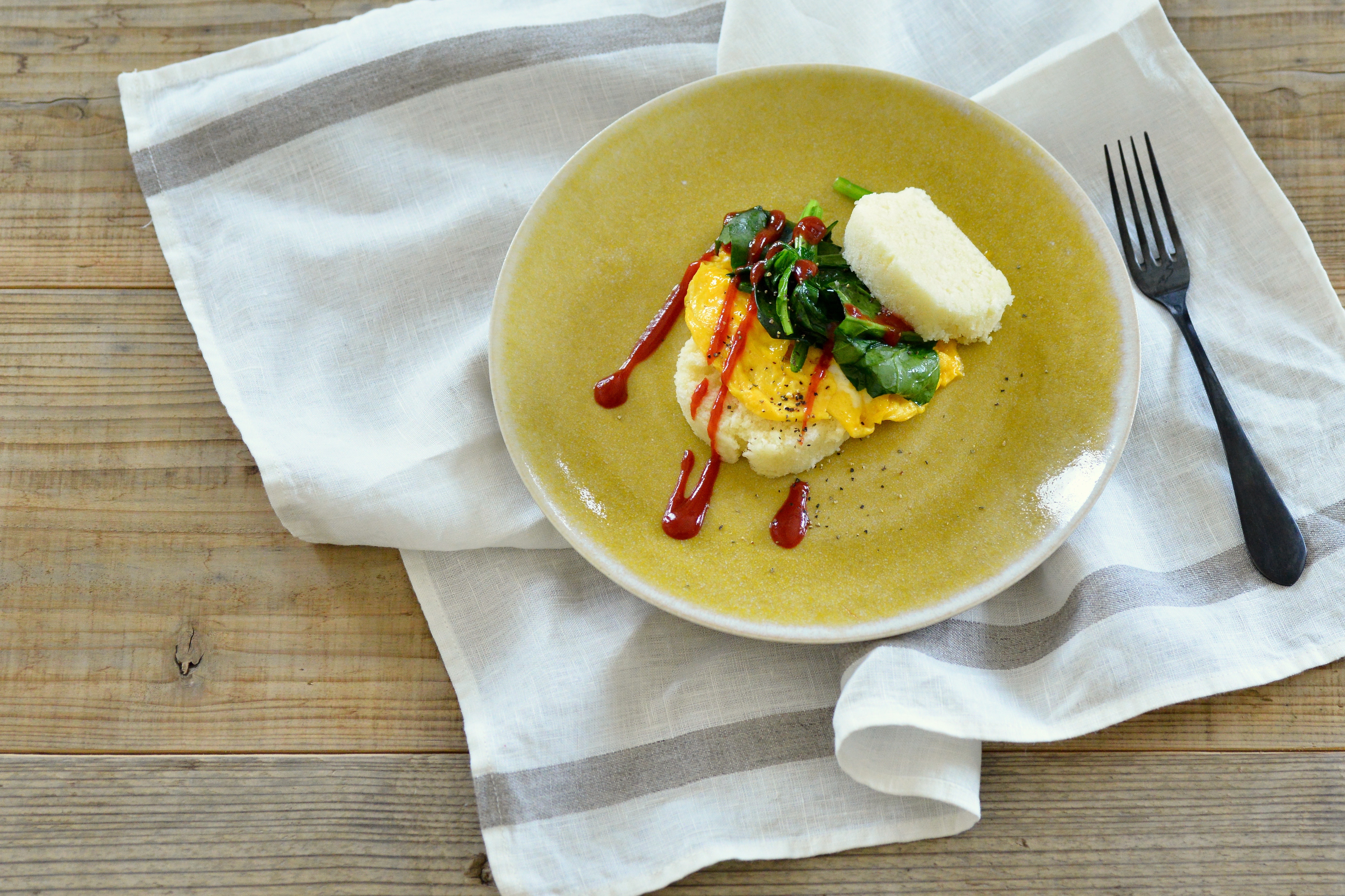 【グルテンフリーなおいしいごはん】スクランブルエッグ添えグルテンフリーケーキ　レシピのご紹介★