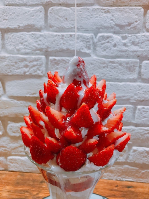 特盛いちごパフェ 8