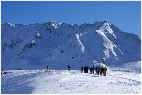 一面が散策フィールド。スノーシューを履いてハイキング