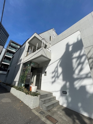 fl Notis新宿店 外装写真