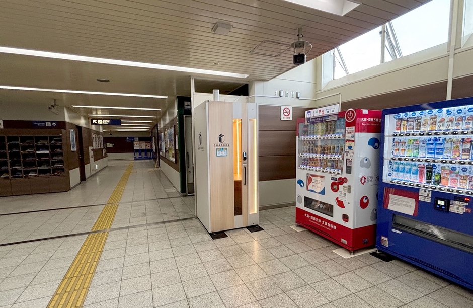 改札内エントランスにございます