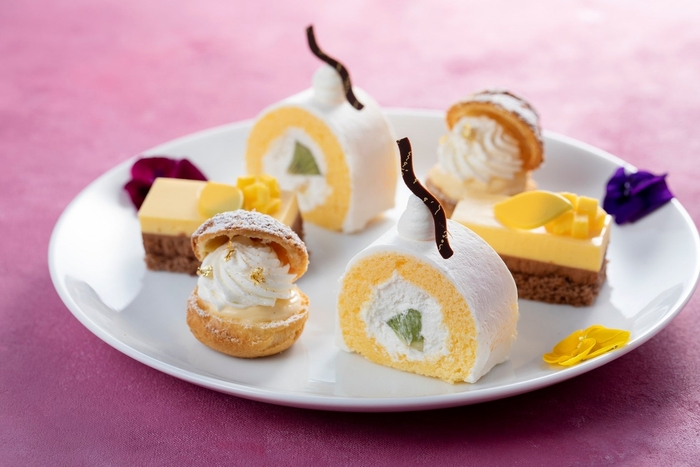 〈中段〉トロピカルロール・パッションショコラ・ココナッツシュー