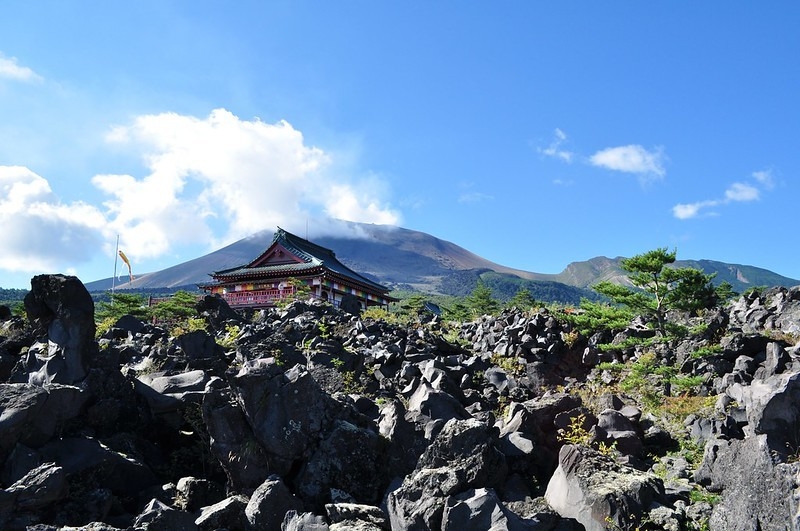 浅間山の麓に広がる、溶岩の芸術「鬼押出し園」