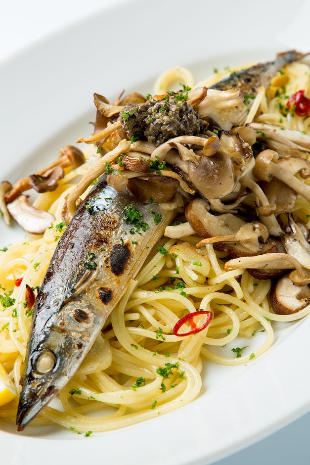 数時間かけてコンフィにしているので、骨まで食べられる柔らかさ!よく混ぜて北海道の秋を召し上がれ!