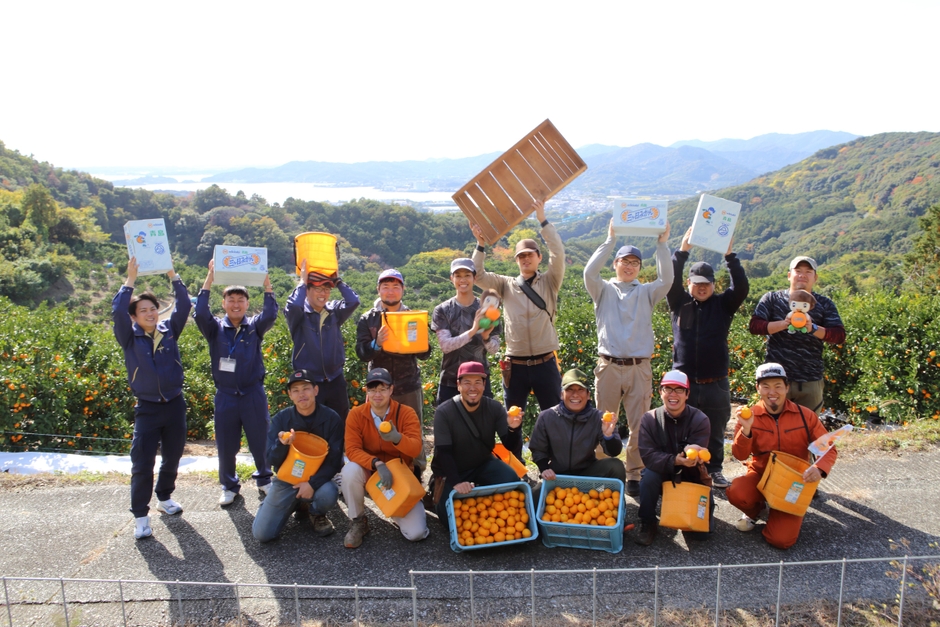 三ヶ日みかんPR隊の生産者と職員