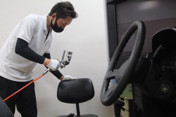 光触媒コーティングの様子(3)