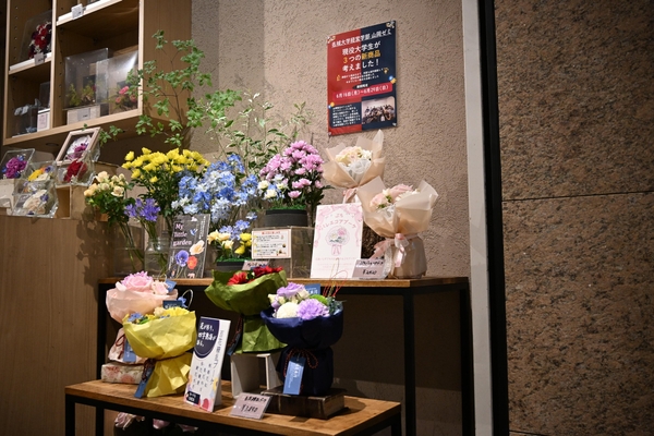 店頭に並ぶゼミ生らの新製品