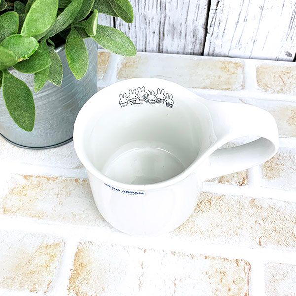 日本が誇る職人芸がつくりだすミッフィーのマグカップのカーブが美しい♫