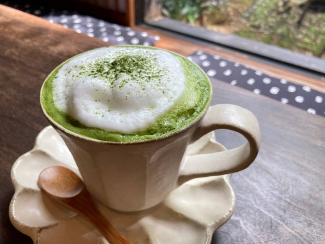 オーガニック茶葉を使用したeXcafeの「抹茶ラテ」