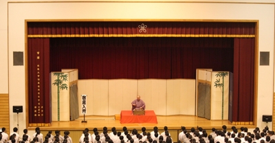 過去の「学校寄席」の様子