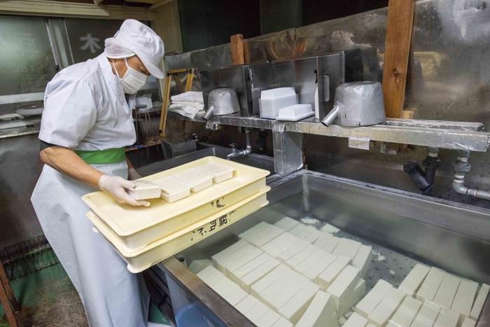 鈴木豆腐店 製造の様子1
