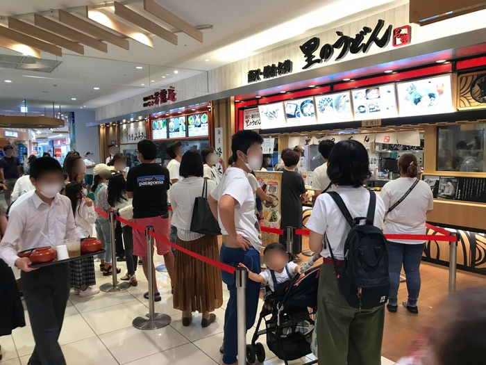 バラ丼を求めて連日行列ができる実店舗