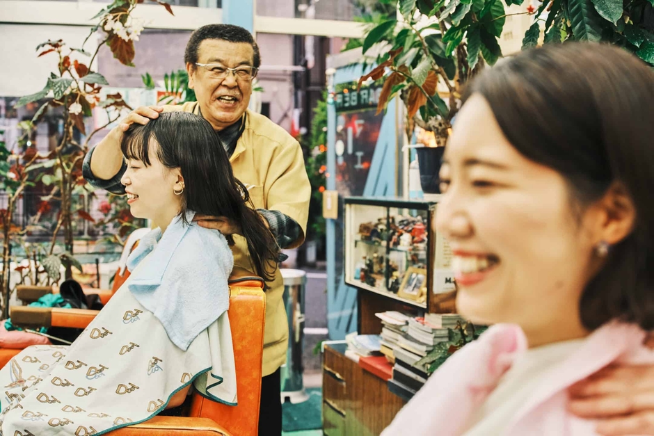 下町情緒あふれる理容院で頭皮マッサージ