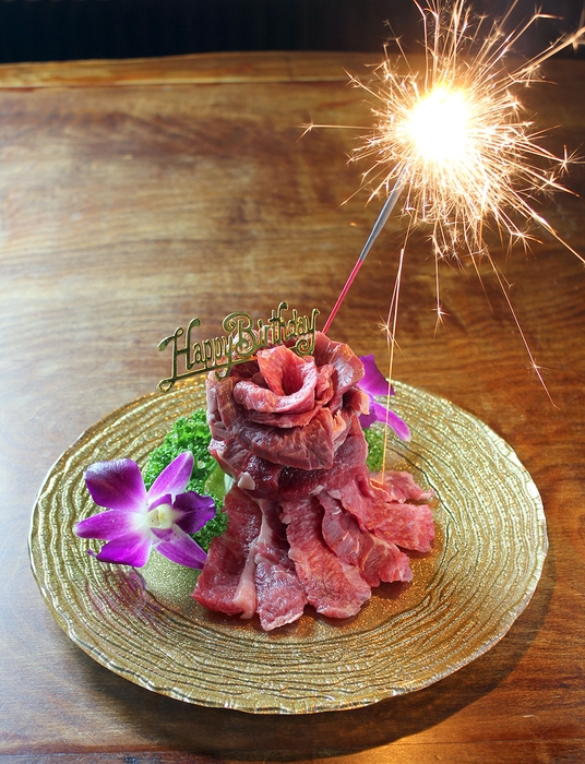 ハレの日は肉ケーキでお祝いを！(イメージ)