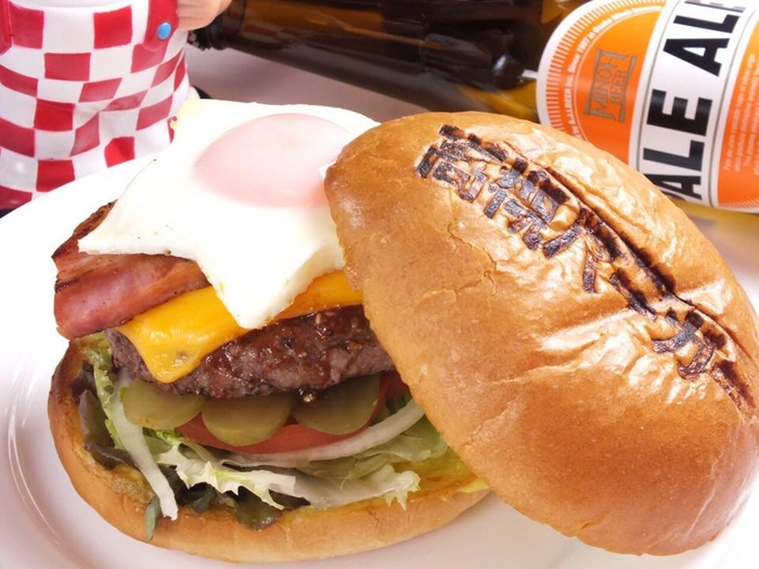 大阪・高槻スペシャルバーガー)関西の人気バーガー店が集まる京都バーガーグランプリ1位の逸品。