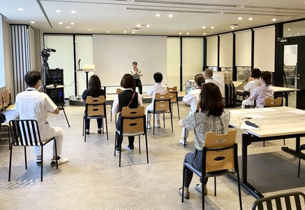 がん患者会「さくらサロン」で実施した座ってできるヨガの動画公開 