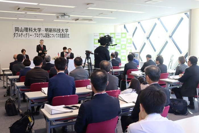 調印式には日本、台湾の企業も出席しました