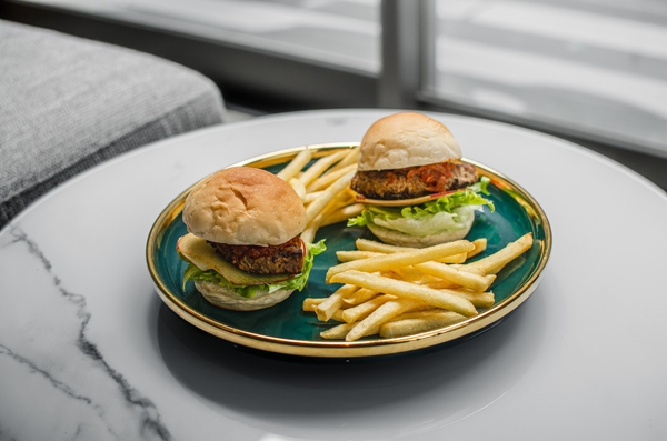 信州牛プレーンミニバーガー&ポテトフライ