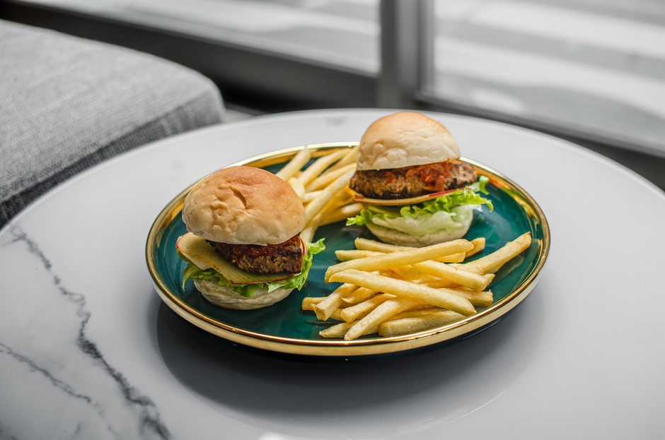 信州牛プレーンミニバーガー&ポテトフライ