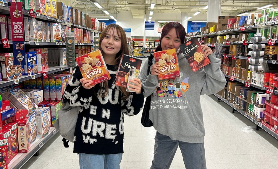 現地のスーパーマーケットでの買い物の様子。楽しそうに現地の文化を体験しました。