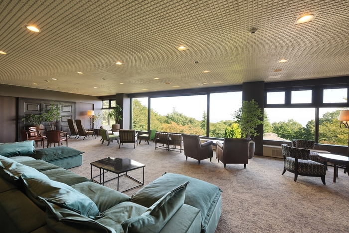 大人の時間を過ごすラウンジ