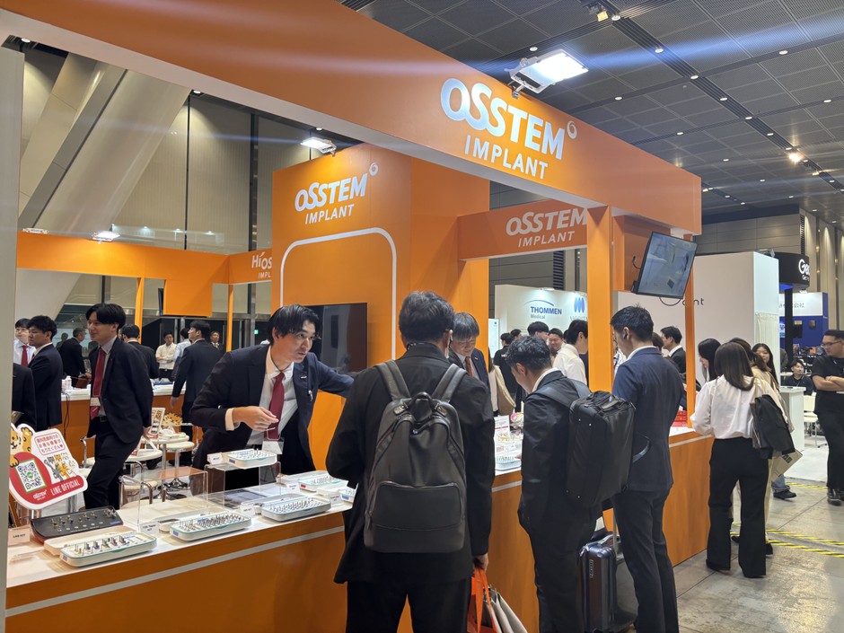 第56回日本口腔インプラント学会学術大会に出展したOSSTEM JAPANブース。