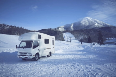 【星野リゾート×トヨタ自動車×キャンピングカー株式会社】トヨタ自動車開発試作部×星野リゾート　アルツ磐梯、 2.5Dプリント技術を活用したコンセプトキャンピングカー 「動くかまくら」＝「かまくるま」を共同開発