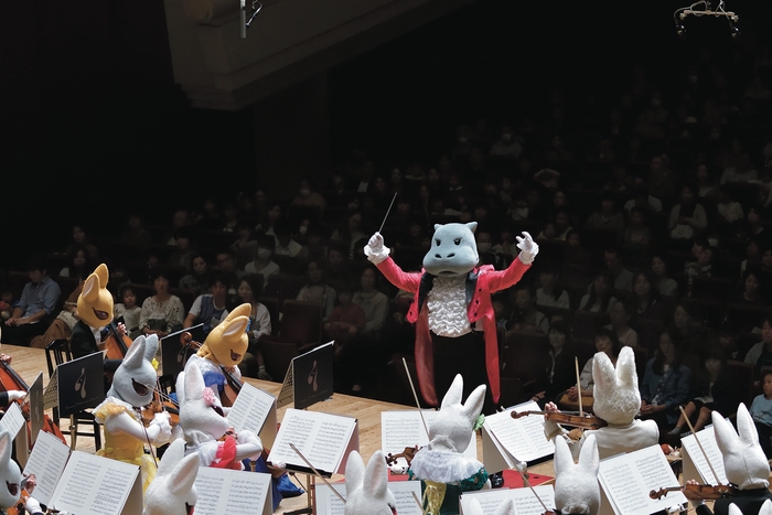 ズーラシアンフィルハーモニー管弦楽団(指揮 コビトカバ)