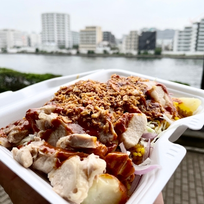 アジアンチキンオーバーライスがドーンと!