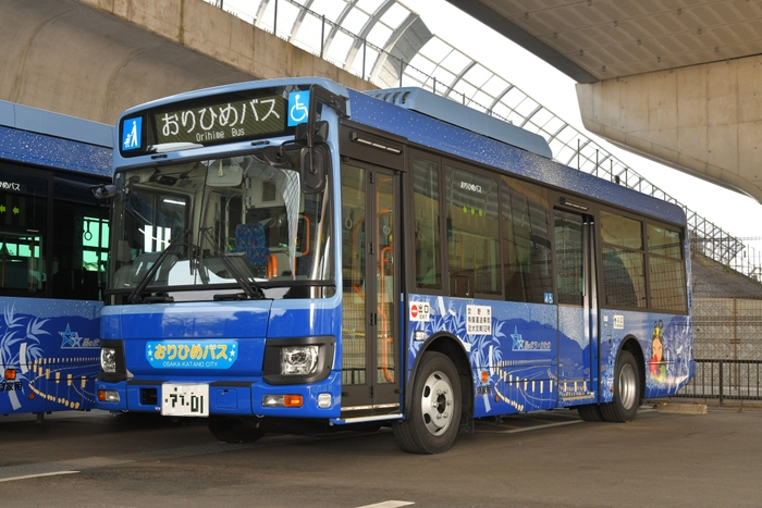 大新東が受託運行するコミュニティバス（中型バス）車両外観