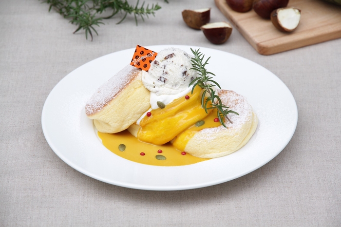 「かぼちゃのパンケーキ 栗のレーズンバターのせ」5