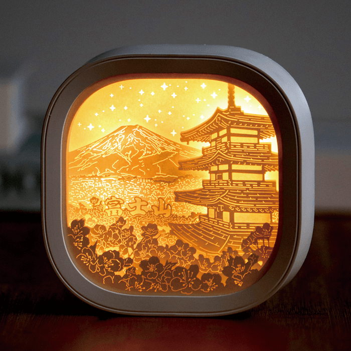 「富士山・日本の心」五重塔と雄大な富士山を組み合わせ、日本の象徴的な景観を再現。