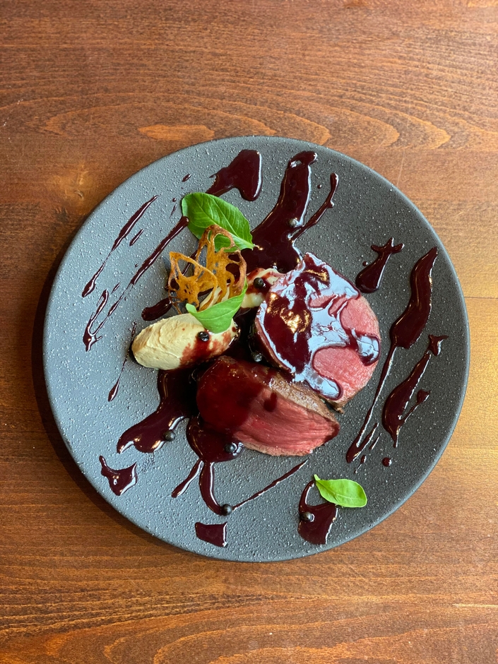 様々な鹿肉の部位をお楽しみください