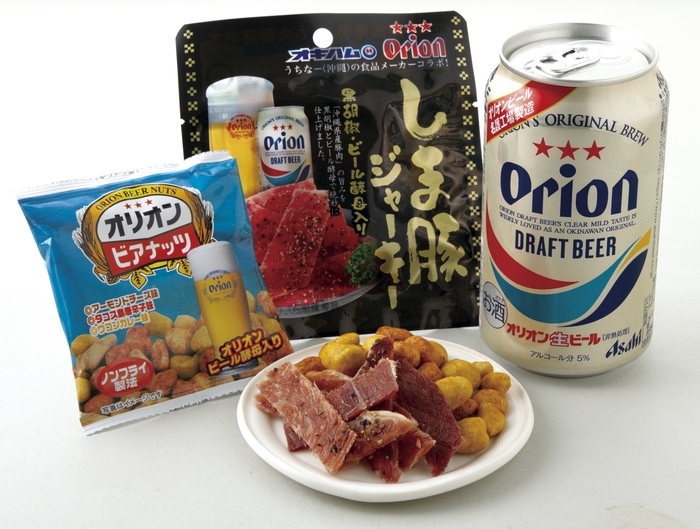 <沖縄県>右)アサヒ オリオンドラフト350ml、中)オリオン しま豚ジャーキー、左)オリオン ビアナッツ