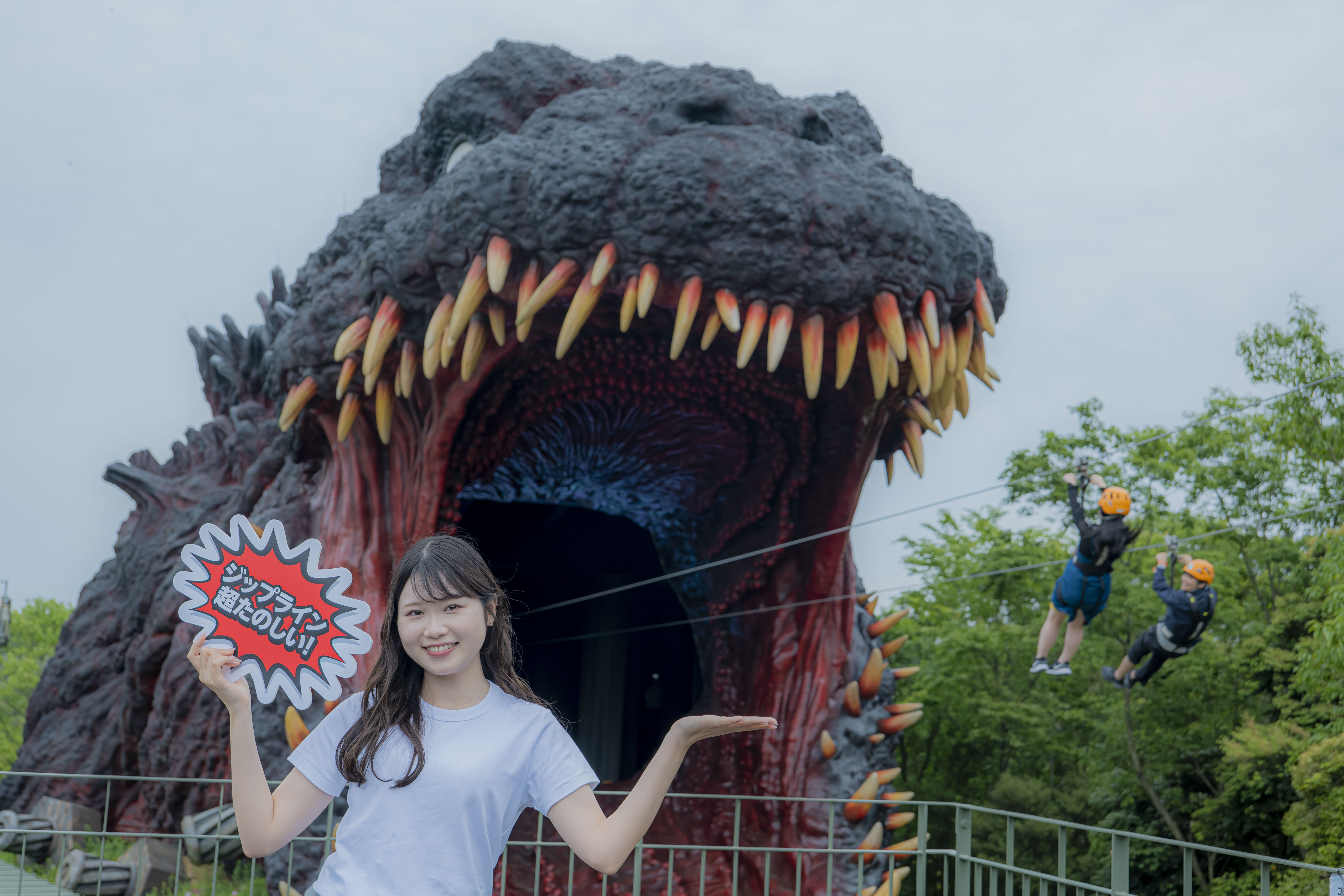スリル×かわいい！「ゴジラ迎撃作戦」でドキドキが止まらない夏休み！びしょ濡れ爽快ジップライン『スプラッシュゴジラ』オリジナルフォトプロップスとともに7月6日（土）より登場！