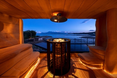 佐賀県 蟹御殿が「日本の小宿」10選に認定！ オーシャンビューと絶景サウナの宿