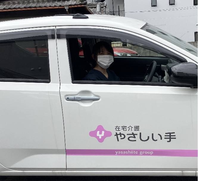 社用車とスタッフ