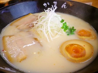 堺駅から徒歩2分『ラーメンかまん』は濃厚な牛骨スープが自慢のラーメン店&通販でも買えます！Findグルメで情報を公開中